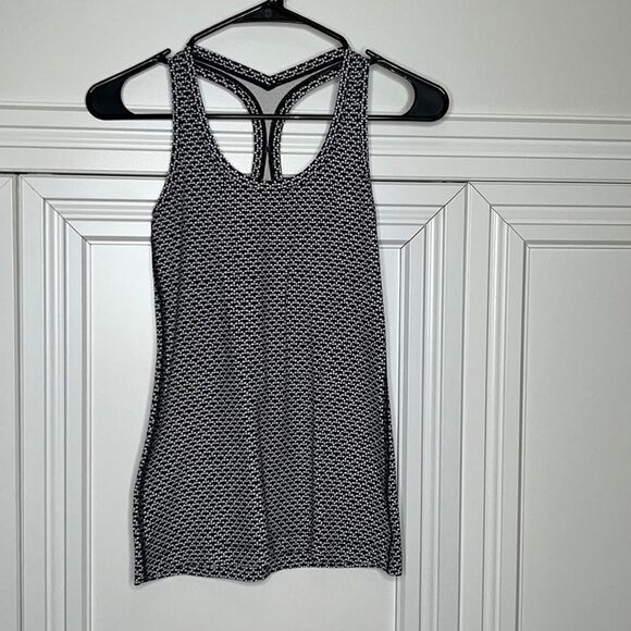 Lululemon Cool Racerback II *Nulu Monochromic Black Size 4? - Picture 1 of 6